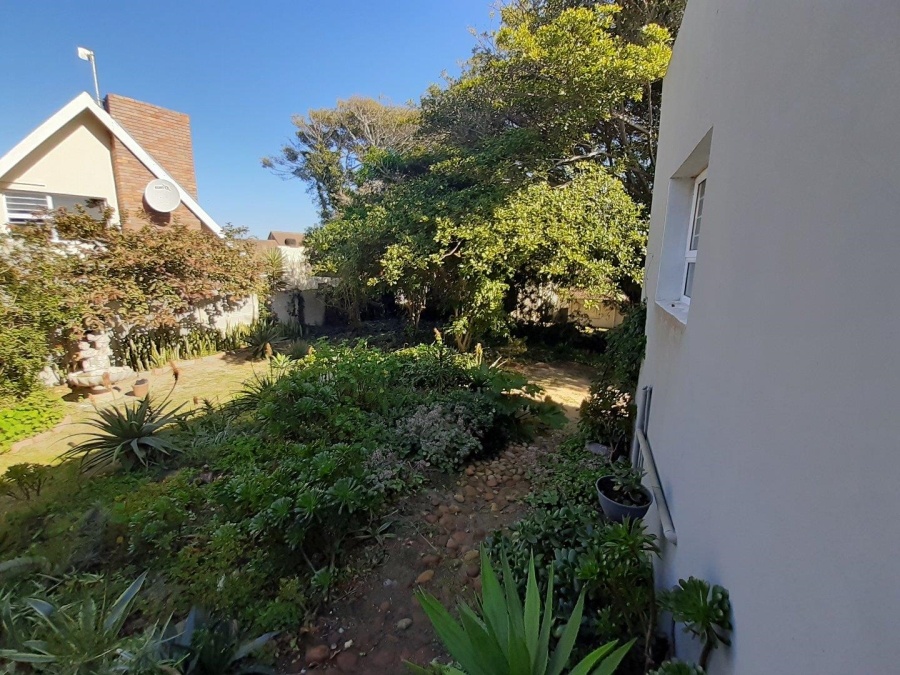 5 Bedroom Property for Sale in Paradise Beach Eastern Cape